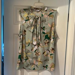 Liz Claiborne sleeveless tie front blouse- 1X